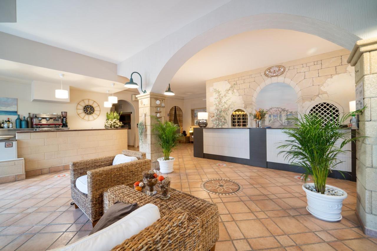 טורה אובו Hotel Costa D'Oro מראה חיצוני תמונה