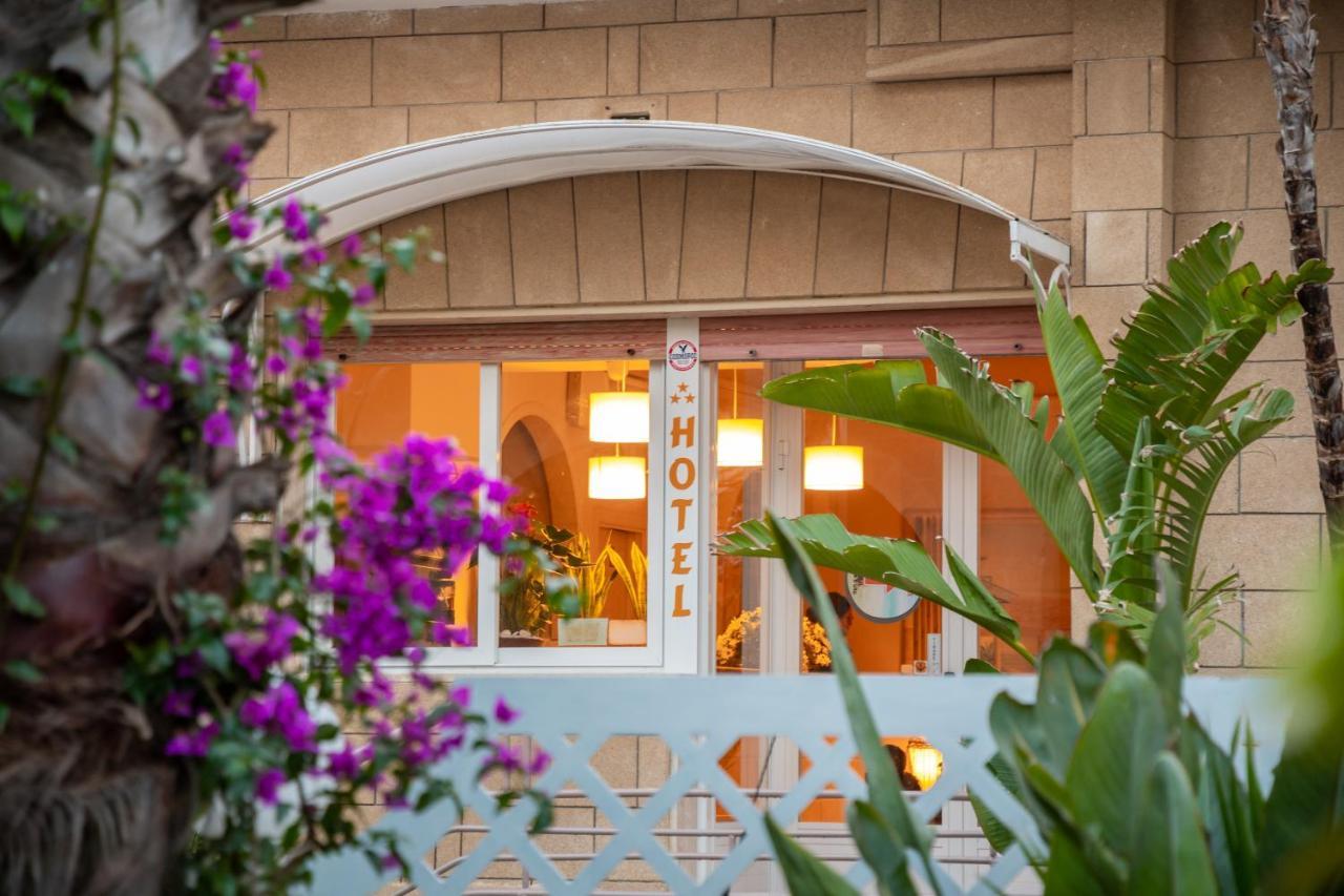 טורה אובו Hotel Costa D'Oro מראה חיצוני תמונה