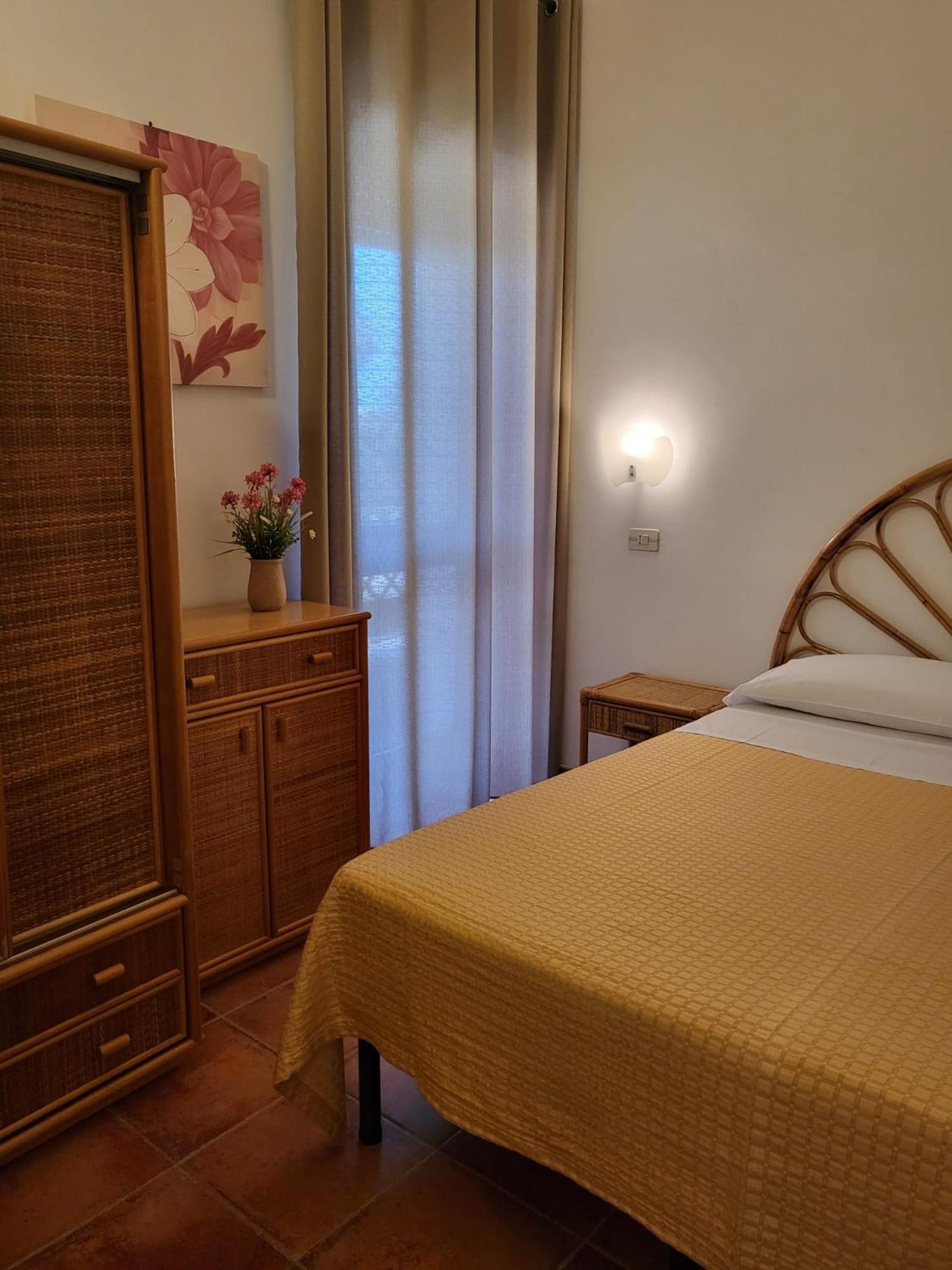 טורה אובו Hotel Costa D'Oro מראה חיצוני תמונה