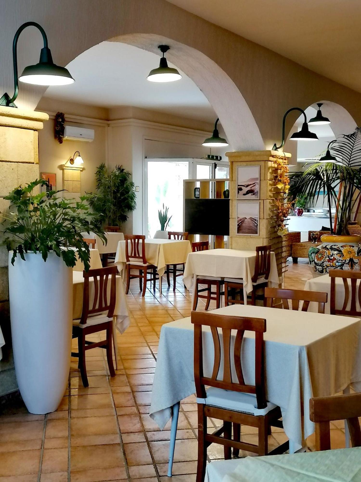 טורה אובו Hotel Costa D'Oro מראה חיצוני תמונה